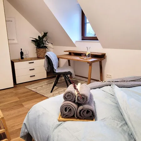 Seezeit - Gemuetliche Ferienwohnung, Tiefgarage, Cospudener * مارك كليبرغ