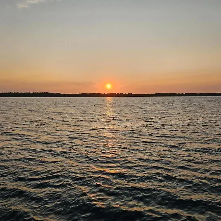 Seezeit - Gemuetliche Ferienwohnung, Tiefgarage, Cospudener * Марклеберг