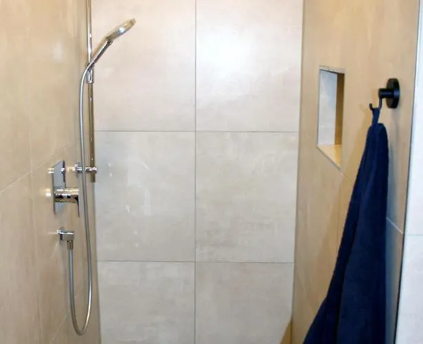 Apartment Seezeit - Gemuetliche Ferienwohnung, Tiefgarage, Cospudener Markkleeberg