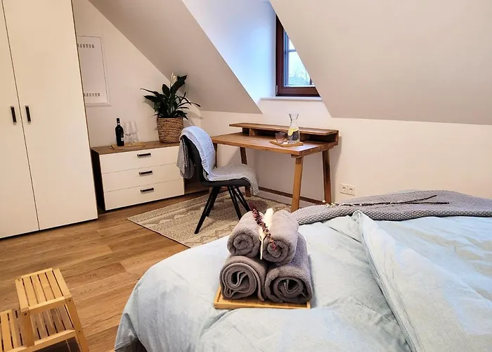 Seezeit - Gemuetliche Ferienwohnung, Tiefgarage, Cospudener * Марклеберг