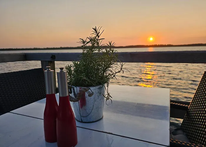 Seezeit - Gemuetliche Ferienwohnung, Tiefgarage, Cospudener * Марклеберг