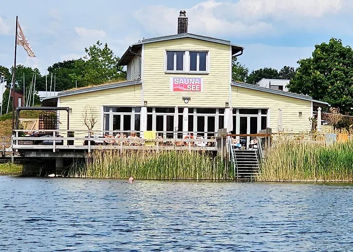 Seezeit - Gemuetliche Ferienwohnung, Tiefgarage, Cospudener *